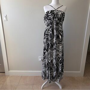 Halter Style Maxi Dress Women’s Size XL Black & White Leaf Print Ruched Back